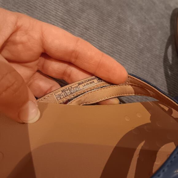 Vionic Women's Bella X Toe Post Sandals Patent Leather With Bow Navy 8 - Picture 7 of 8